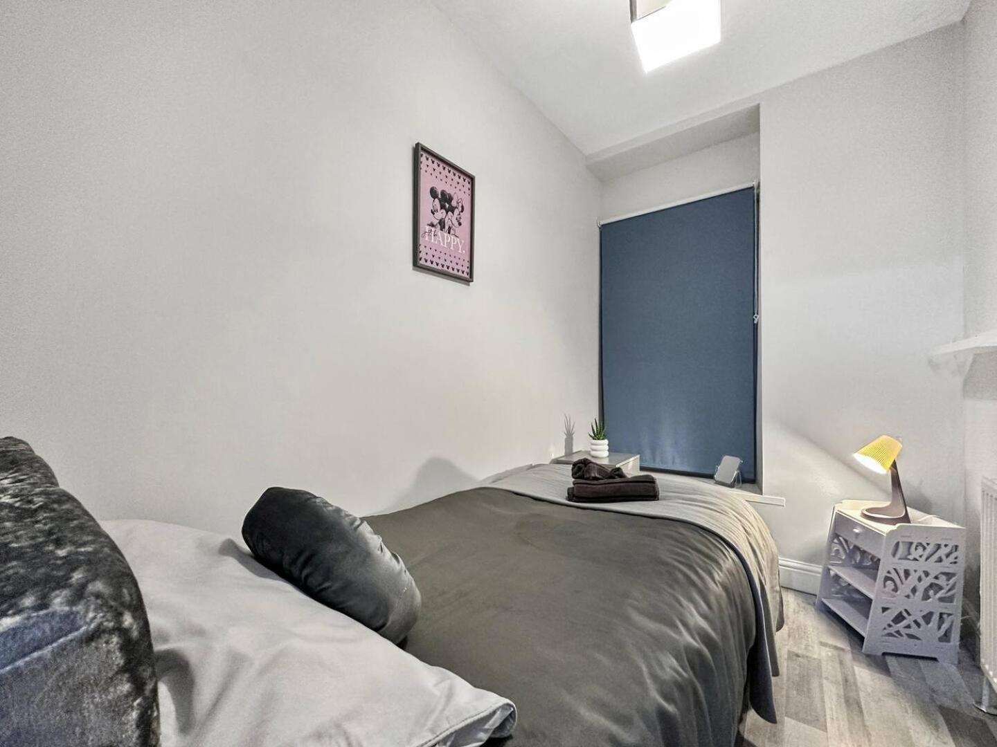 3 Bed Home In Tonypandy With Balcony View Room Llwynypia Exteriér fotografie