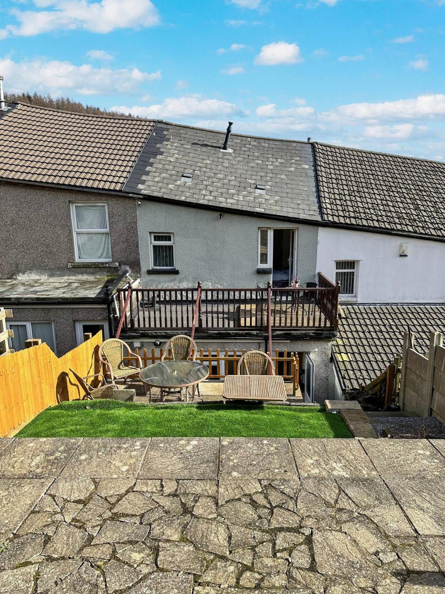 3 Bed Home In Tonypandy With Balcony View Room Llwynypia Exteriér fotografie